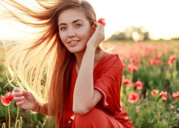 ĐẰNG SAU MỖI ĐỨA TRẺ HẠNH PHÚC LÀ AI?