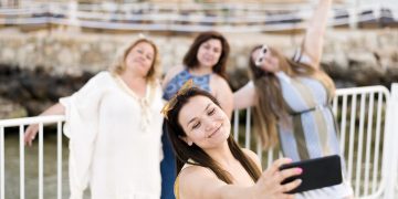 TÔI LÀ VÌ…CHÚNG TÔI!